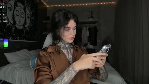 Snapshot of uwu_eva chatting on 02.21.26 Eva online show from 02.21.26