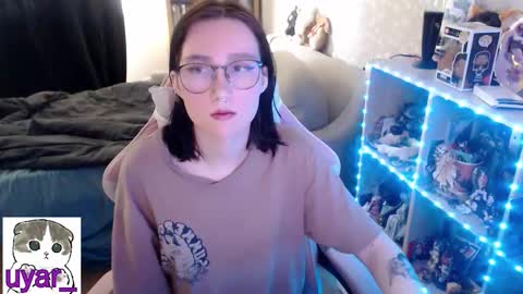 Snapshot of uyar_ chatting on 09.11.25 Cara online show from 09.11.25