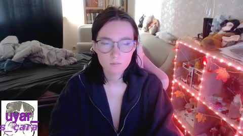 Snapshot of uyar_ chatting on 10.19.25 Cara online show from 10.19.25