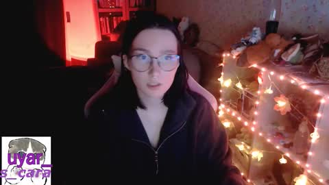 Snapshot of uyar_ chatting on 10.26.25 Cara online show from 10.26.25