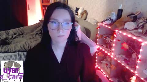 Snapshot of uyar_ chatting on 10.28.25 Cara online show from 10.28.25