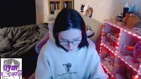 Snapshot of uyar_ chatting on 11.06.25 Cara online show from 11.06.25