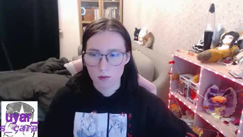 Snapshot of uyar_ chatting on 11.10.25 Cara online show from 11.10.25