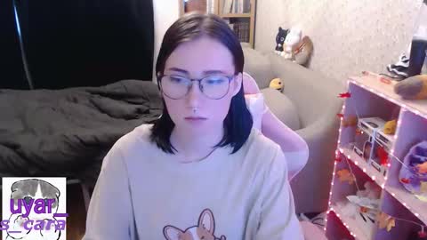 Snapshot of uyar_ chatting on 11.13.25 Cara online show from 11.13.25