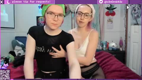 Snapshot of v3n0mb1t3z chatting on 09.27.25 kermit online show from 09.27.25