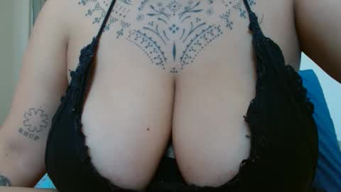 Snapshot of vaholiver chatting on 02.07.26 Vah Oliver online show from 02.07.26