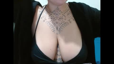 Snapshot of vaholiver chatting on 02.28.26 Vah Oliver online show from 02.28.26