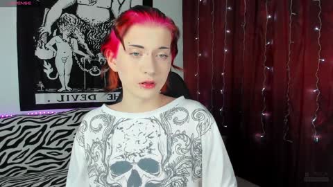 Snapshot of vailyreb chatting on 12.06.24 Marin online show from 12.06.24