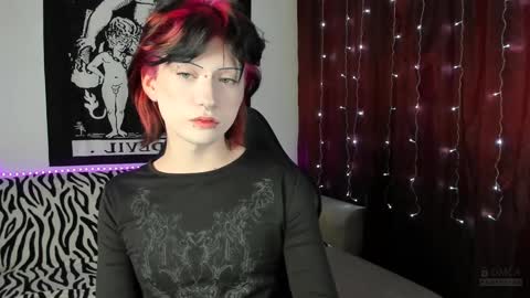 Snapshot of vailyreb chatting on 01.04.25 Marin online show from 01.04.25