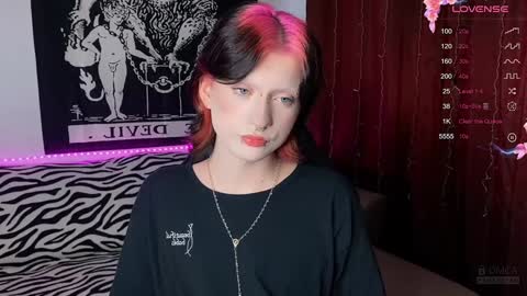 Snapshot of vailyreb chatting on 02.08.25 Marin online show from 02.08.25