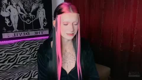 Snapshot of vailyreb chatting on 02.12.25 Marin online show from 02.12.25