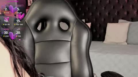 Vaioleth online show from 12.13.25