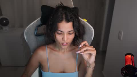 valecute01 online show from 10.03.25