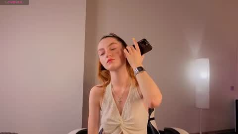 Snapshot of valenora1 chatting on 07.19.26 Nora online show from 07.19.26