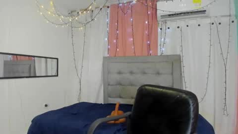 Snapshot of valentina_0_ chatting on 01.24.25 Valentina online show from 01.24.25