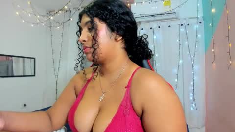 Snapshot of valentina_0_ chatting on 02.06.25 Valentina online show from 02.06.25