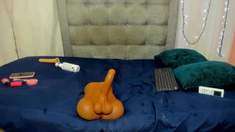 Snapshot of valentina_0_ chatting on 02.11.25 Valentina online show from 02.11.25