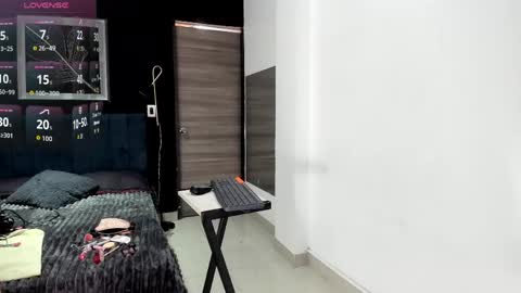 Snapshot of valentina_herrrera chatting on 05.20.26 valentina_herrrera online show from 05.20.26