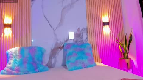 Snapshot of valentina_lux1 chatting on 09.17.25 Valentina online show from 09.17.25