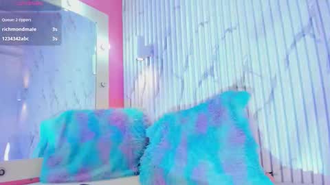 Snapshot of valentina_lux1 chatting on 11.28.25 Valentina online show from 11.28.25