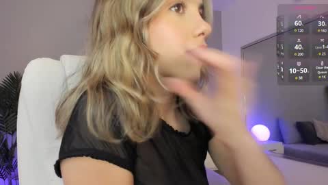 VALENTINA  online show from 03.11.25