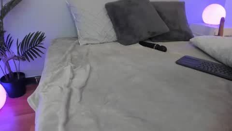 VALENTINA  online show from 03.12.25