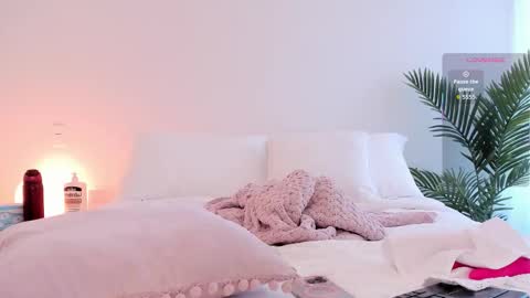 VALENTINA  online show from 12.13.25