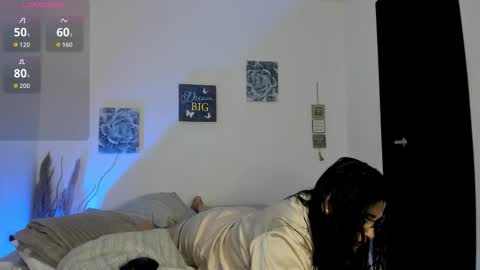 Snapshot of valentina_owens chatting on 11.25.25 valentina_owens online show from 11.25.25