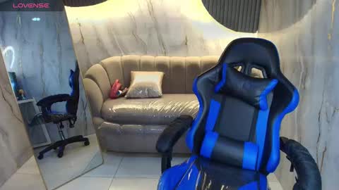 Snapshot of valentina_r_ chatting on 11.30.25 Valentina online show from 11.30.25