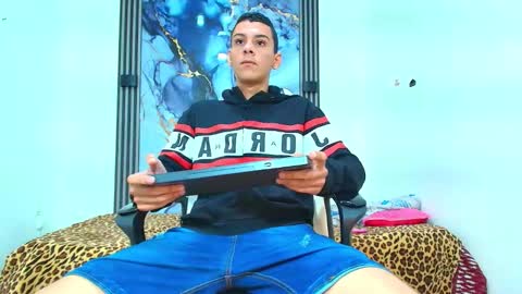 Snapshot of valentina_y_sneiderr chatting on 12.20.25 valentina_y_sneiderr online show from 12.20.25