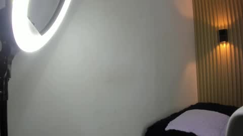 valentinaliux_ online show from 09.13.25