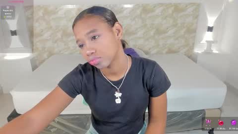 Snapshot of valentinarose4 chatting on 11.18.25 valentinarose4 online show from 11.18.25