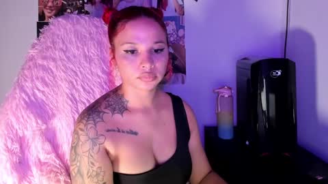 Snapshot of valentinna_5 chatting on 01.14.25 Danielle Please help me to reach 300 thumbs up online show from 01.14.25