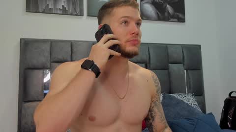 Snapshot of valentino_ferrari28 chatting on 12.10.24 Valentino Ferrari online show from 12.10.24