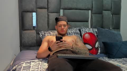 Snapshot of valentino_ferrari28 chatting on 12.12.24 Valentino Ferrari online show from 12.12.24