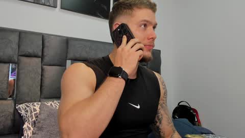 Snapshot of valentino_ferrari28 chatting on 12.14.24 Valentino Ferrari online show from 12.14.24