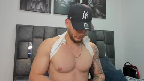 Snapshot of valentino_ferrari28 chatting on 12.19.24 Valentino Ferrari online show from 12.19.24