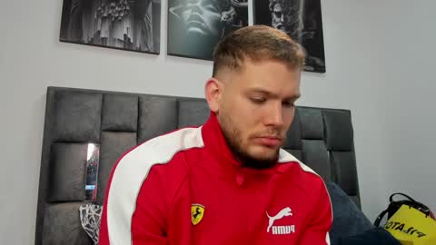 Snapshot of valentino_ferrari28 chatting on 12.22.24 Valentino Ferrari online show from 12.22.24