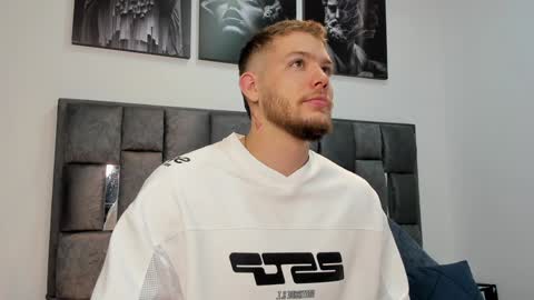 Snapshot of valentino_ferrari28 chatting on 12.28.24 Valentino Ferrari online show from 12.28.24