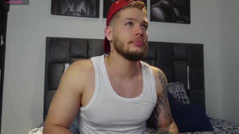 Snapshot of valentino_ferrari28 chatting on 01.08.25 Valentino Ferrari online show from 01.08.25