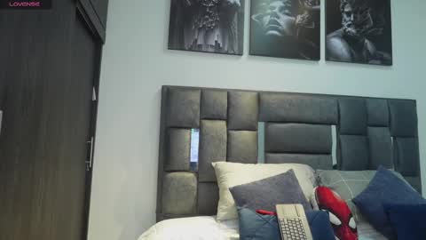 Snapshot of valentino_ferrari28 chatting on 02.15.25 Valentino Ferrari online show from 02.15.25