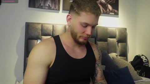 Snapshot of valentino_ferrari28 chatting on 03.04.25 Valentino Ferrari online show from 03.04.25