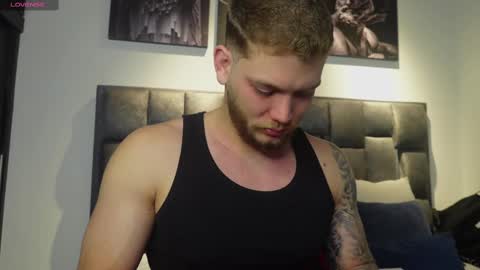 Snapshot of valentino_ferrari28 chatting on 03.04.25 Valentino Ferrari online show from 03.04.25