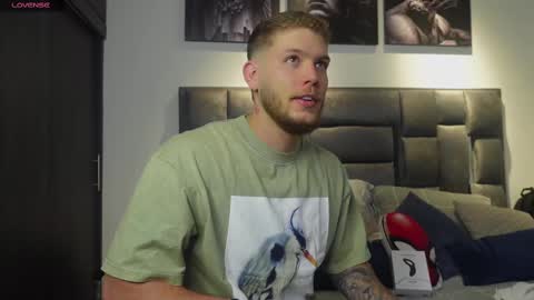 Snapshot of valentino_ferrari28 chatting on 03.08.25 Valentino Ferrari online show from 03.08.25