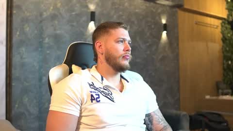 Snapshot of valentino_ferrari28 chatting on 09.23.25 Valentino Ferrari online show from 09.23.25