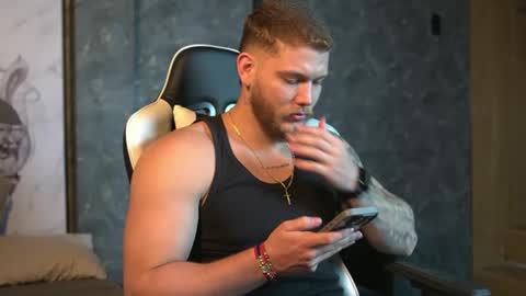 Snapshot of valentino_ferrari28 chatting on 09.24.25 Valentino Ferrari online show from 09.24.25