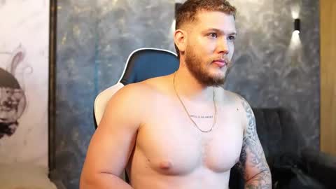 Snapshot of valentino_ferrari28 chatting on 09.25.25 Valentino Ferrari online show from 09.25.25