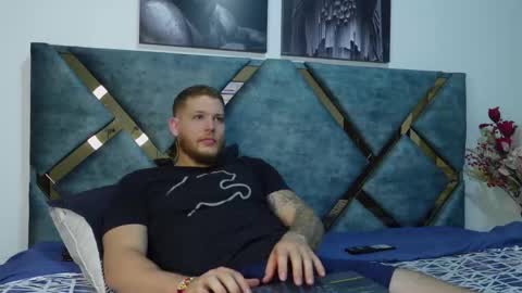 Snapshot of valentino_ferrari28 chatting on 09.30.25 Valentino Ferrari online show from 09.30.25