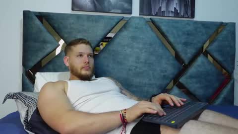 Snapshot of valentino_ferrari28 chatting on 10.08.25 Valentino Ferrari online show from 10.08.25