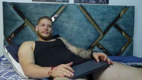 Snapshot of valentino_ferrari28 chatting on 10.16.25 Valentino Ferrari online show from 10.16.25